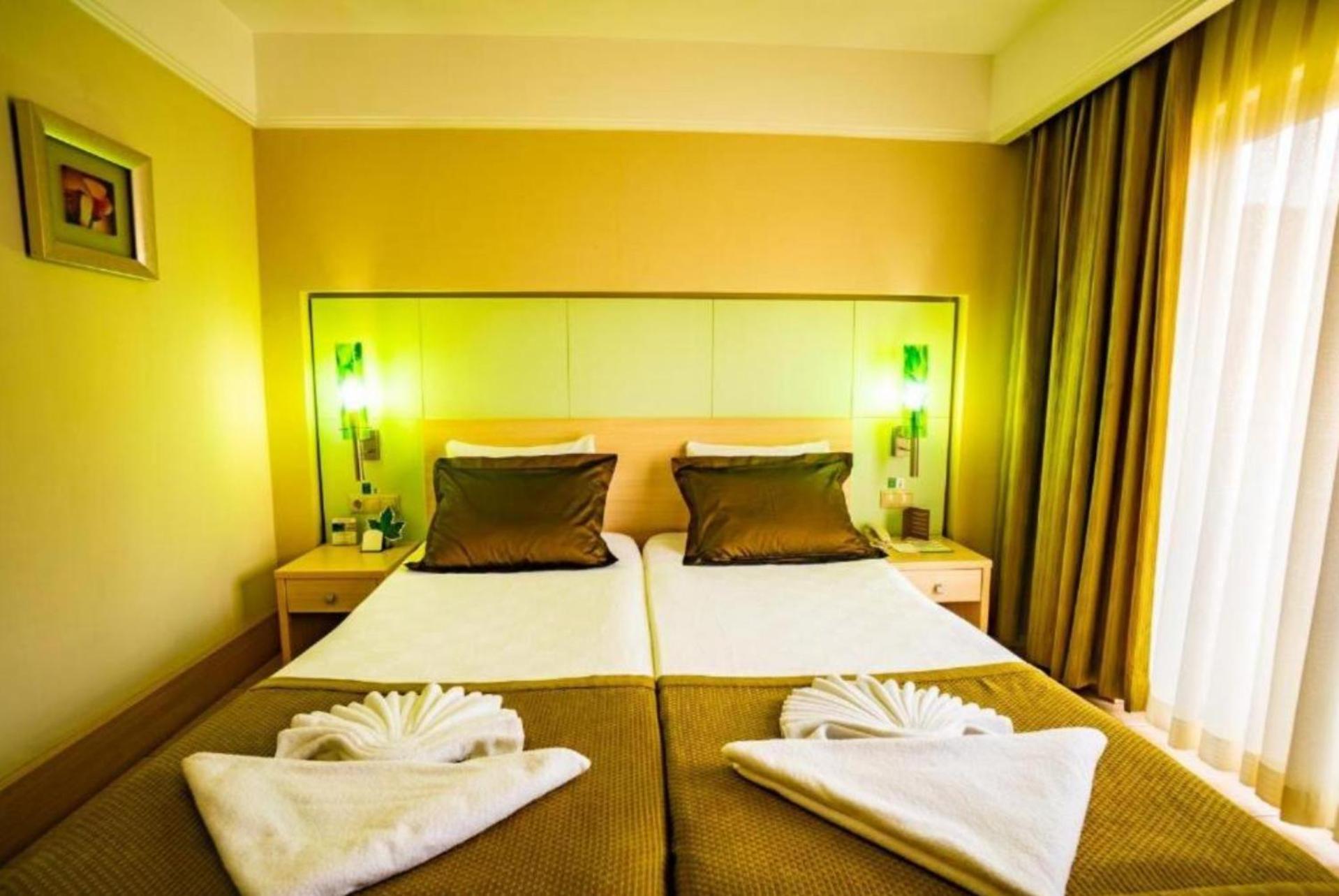 Ambassador & Otel